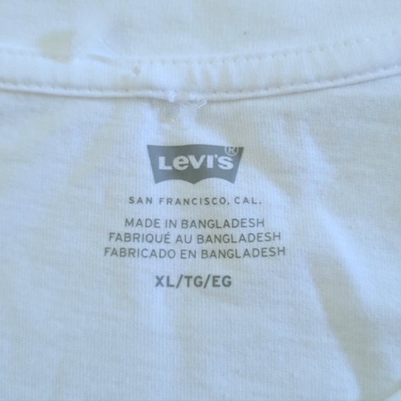 Levi's "Art🖼 Imitates Life" Graphic Tee👕 - NWT - Picture 6 of 15